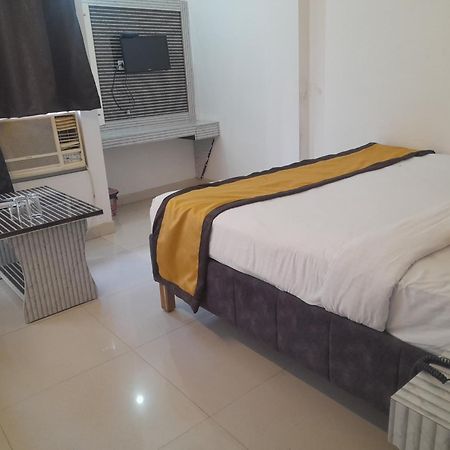 Hotel Global Inn -1 Km From Railway Station - Lift Food And Free Parking Lucknow Buitenkant foto