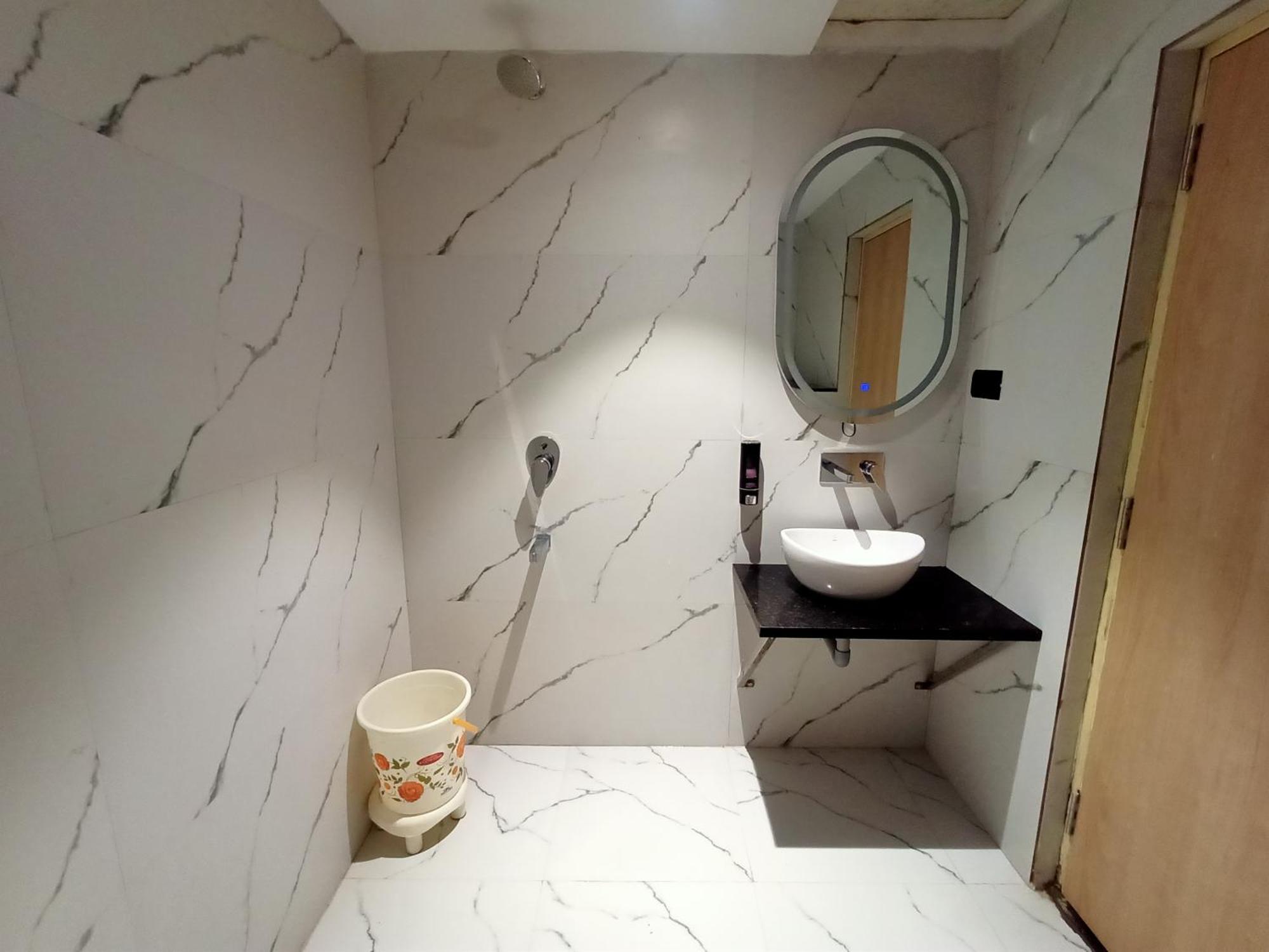 Hotel Global Inn -1 Km From Railway Station - Lift Food And Free Parking Lucknow Buitenkant foto