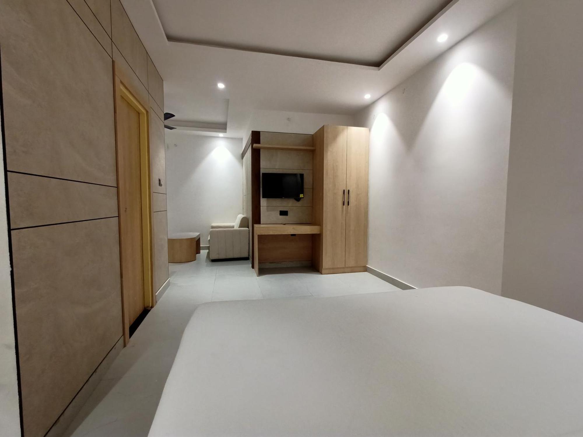 Hotel Global Inn -1 Km From Railway Station - Lift Food And Free Parking Lucknow Buitenkant foto