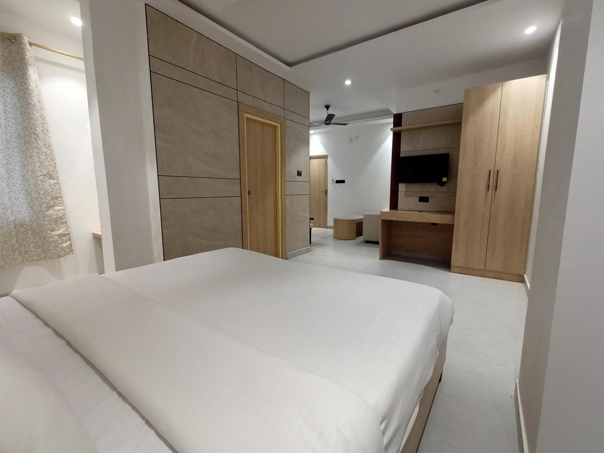 Hotel Global Inn -1 Km From Railway Station - Lift Food And Free Parking Lucknow Buitenkant foto
