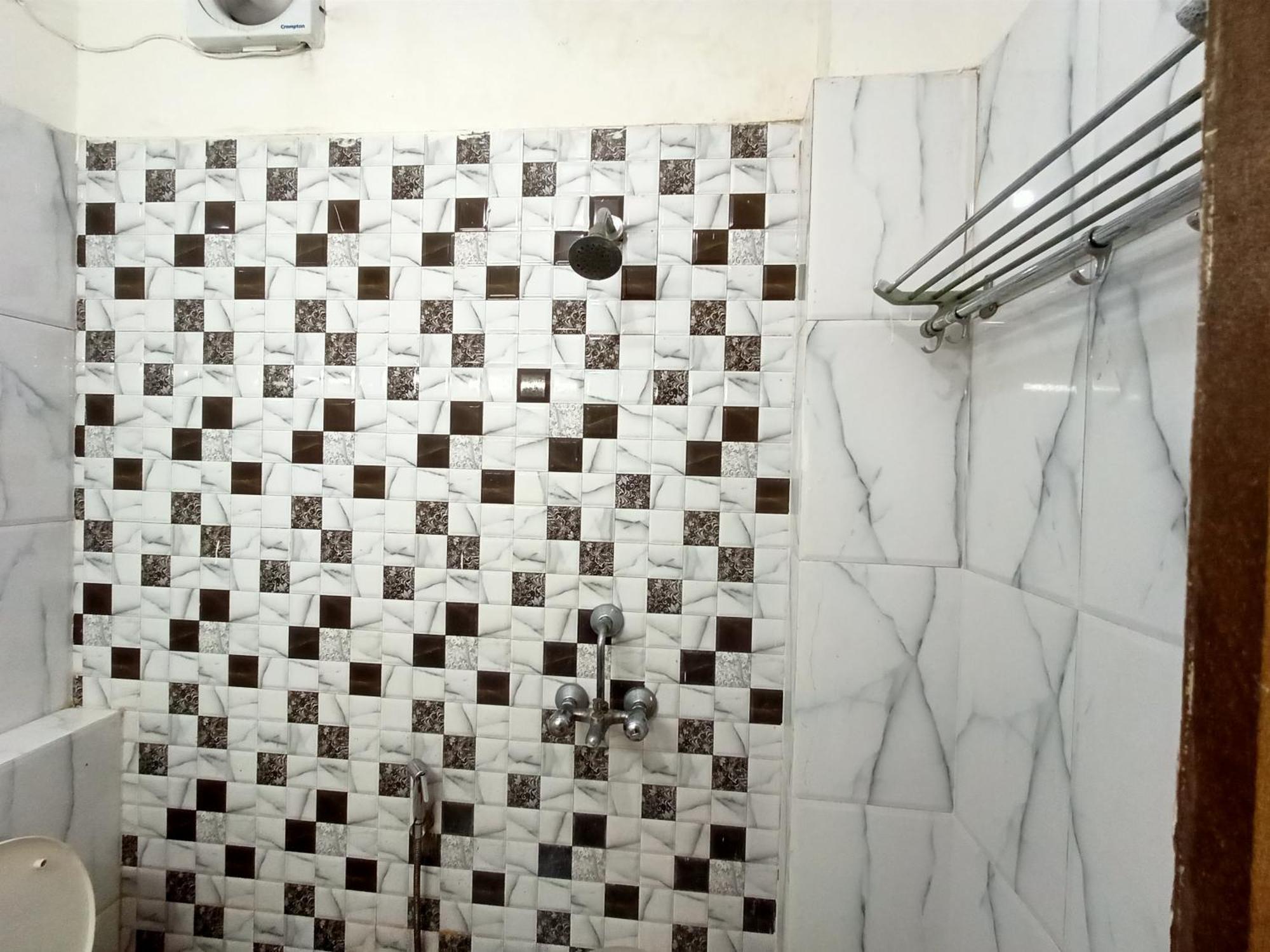 Hotel Global Inn -1 Km From Railway Station - Lift Food And Free Parking Lucknow Buitenkant foto