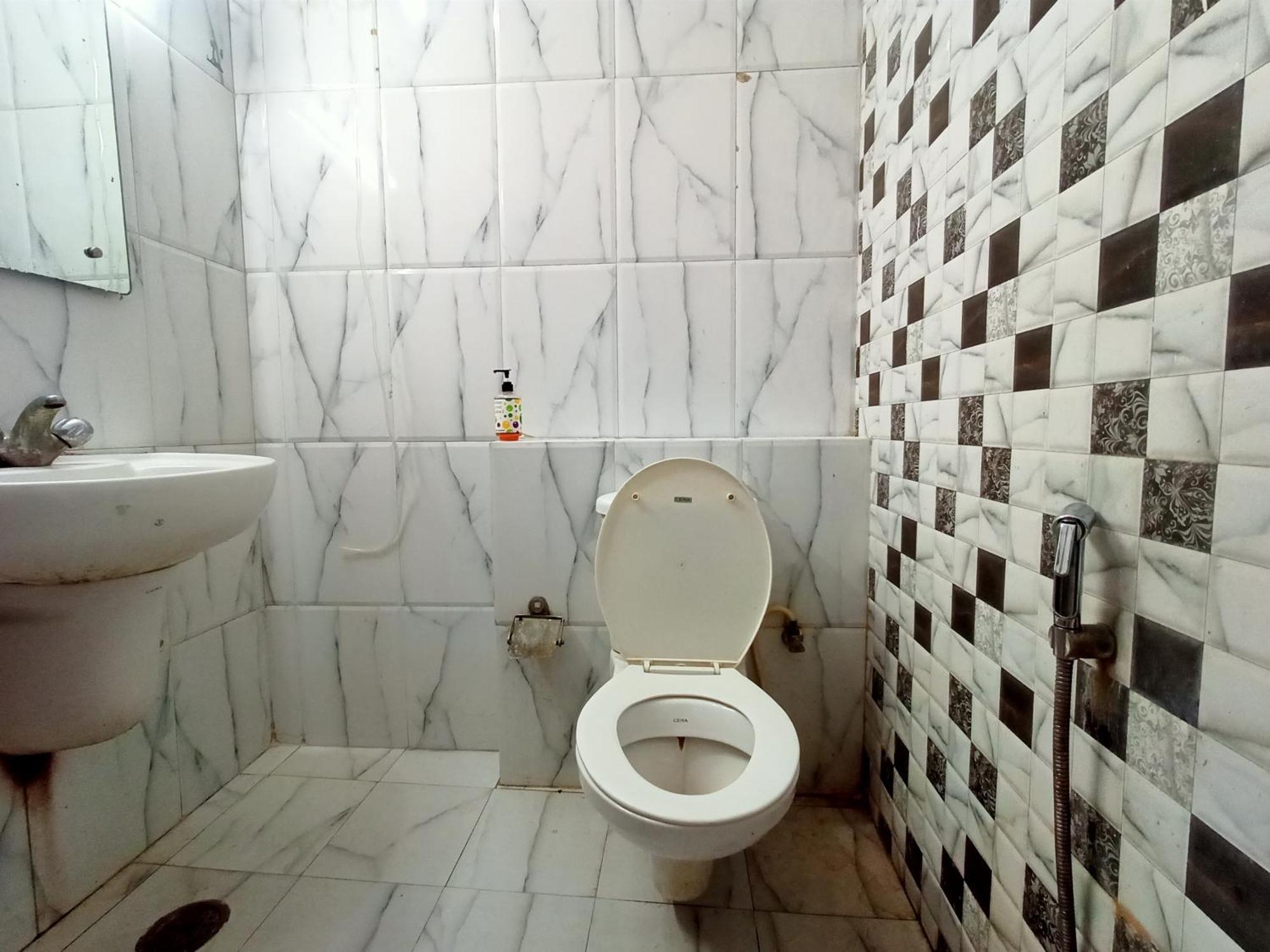 Hotel Global Inn -1 Km From Railway Station - Lift Food And Free Parking Lucknow Buitenkant foto
