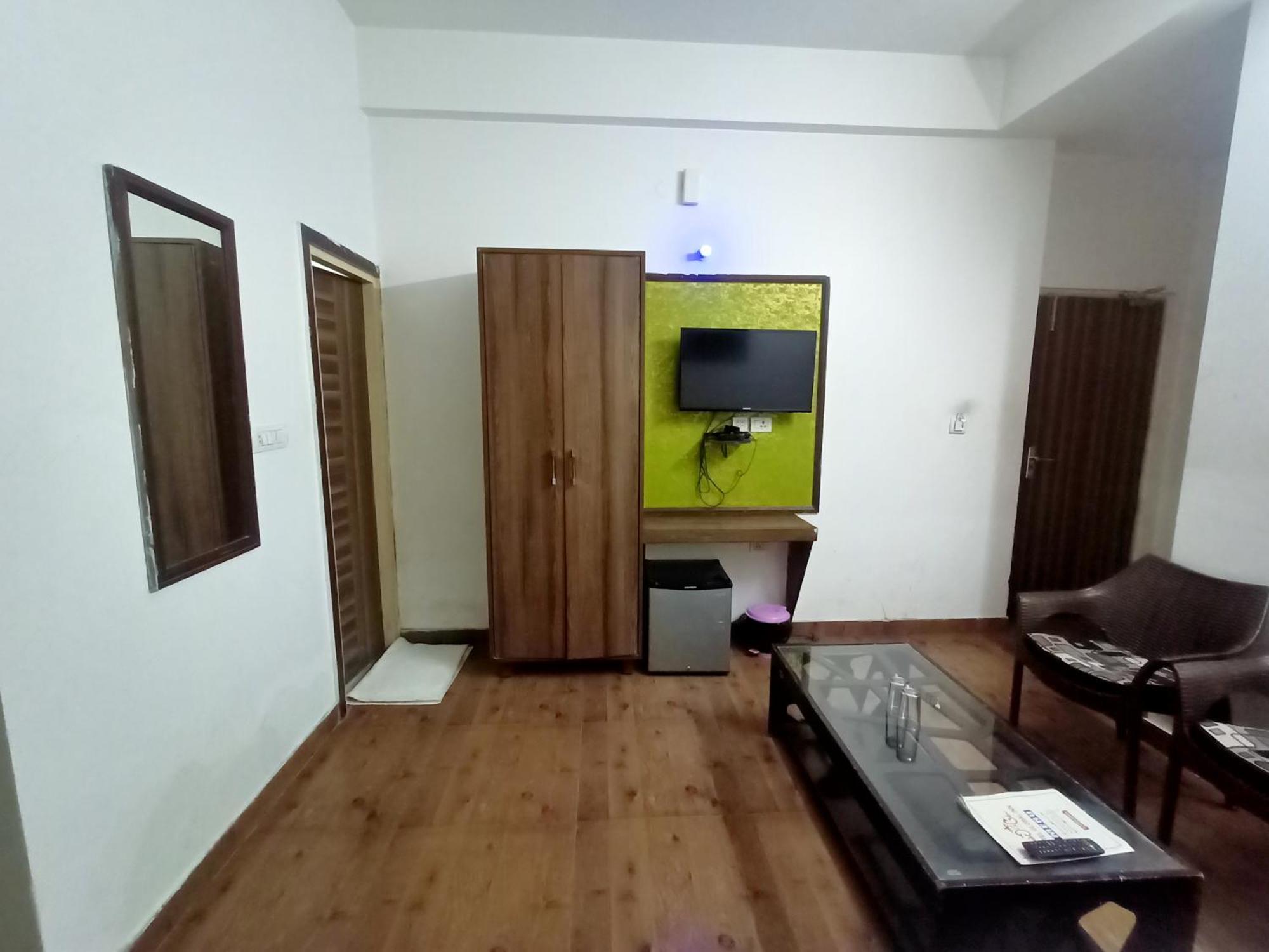 Hotel Global Inn -1 Km From Railway Station - Lift Food And Free Parking Lucknow Buitenkant foto
