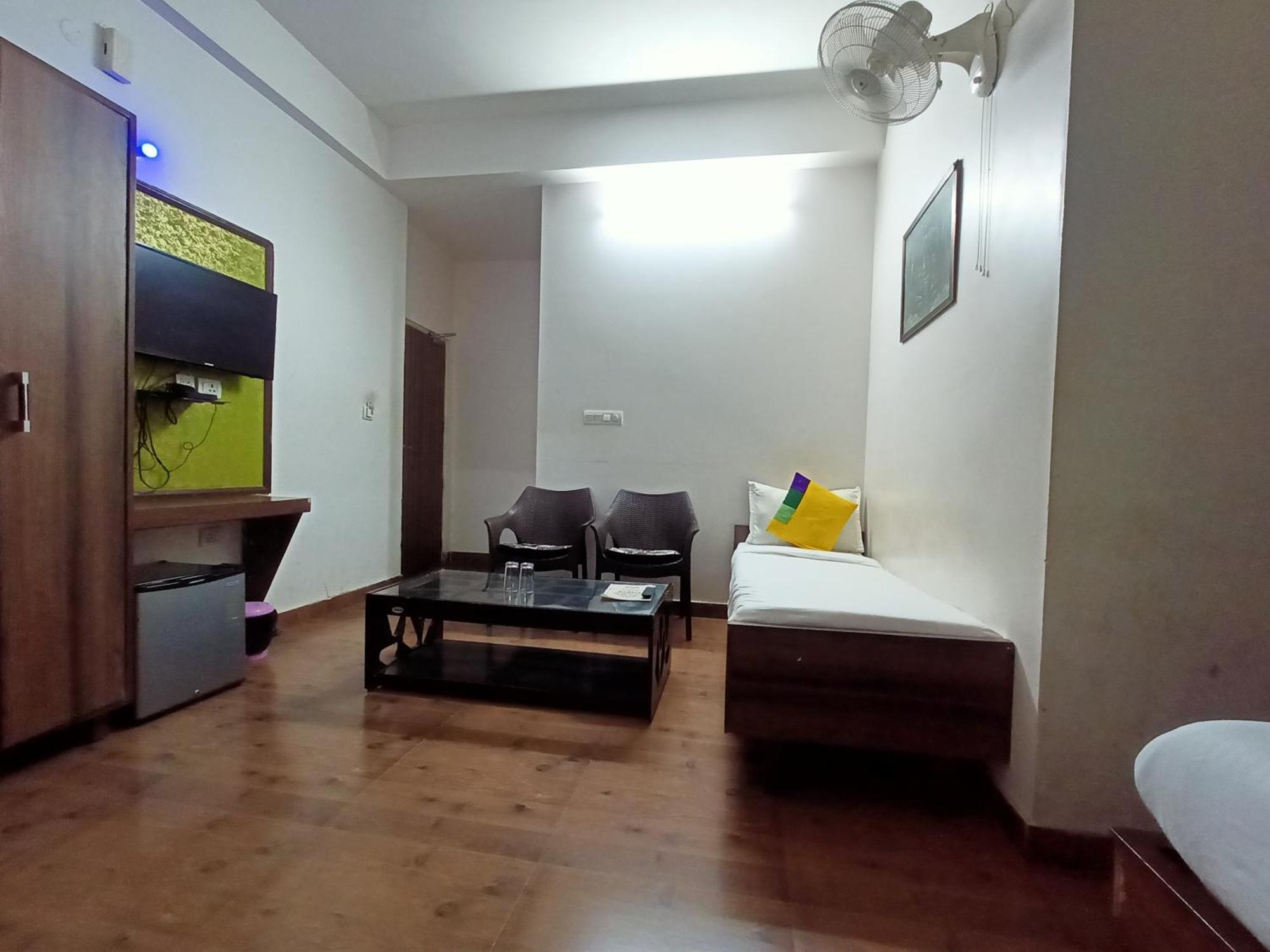 Hotel Global Inn -1 Km From Railway Station - Lift Food And Free Parking Lucknow Buitenkant foto