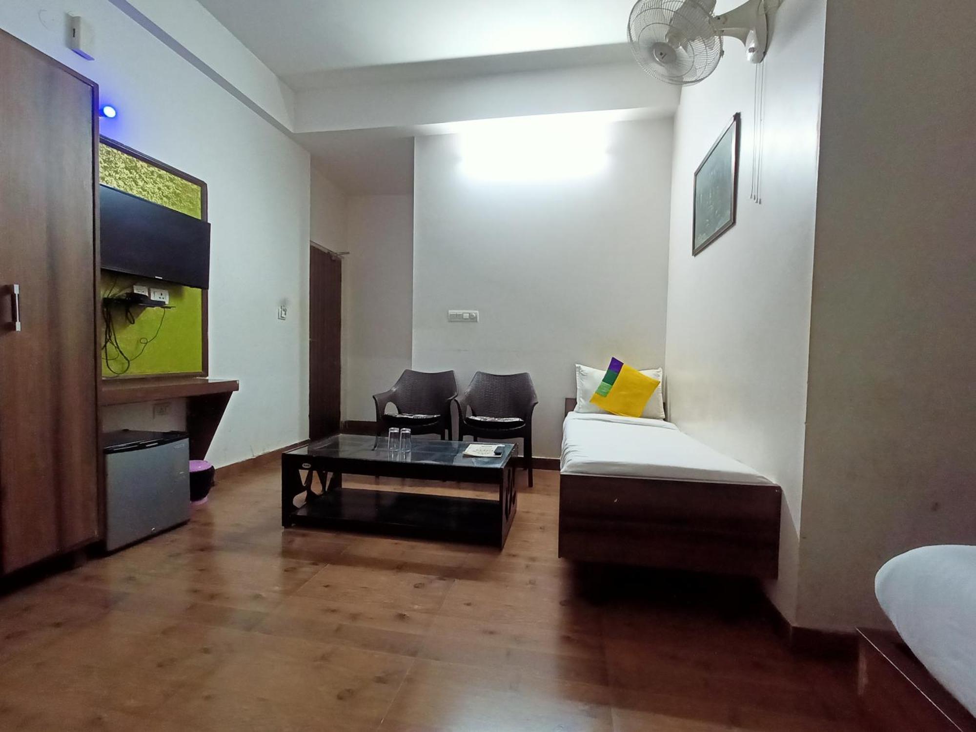 Hotel Global Inn -1 Km From Railway Station - Lift Food And Free Parking Lucknow Buitenkant foto
