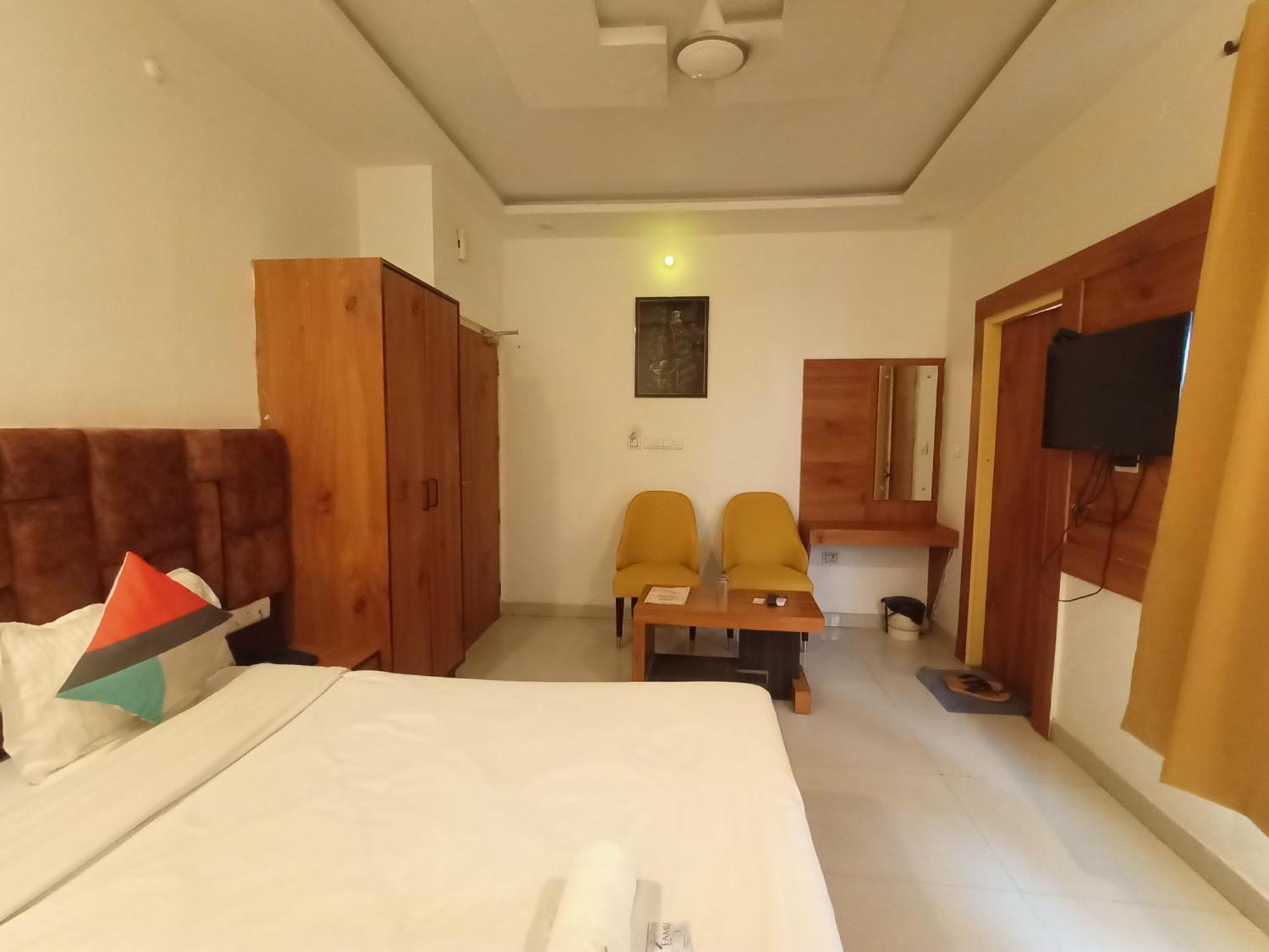 Hotel Global Inn -1 Km From Railway Station - Lift Food And Free Parking Lucknow Buitenkant foto