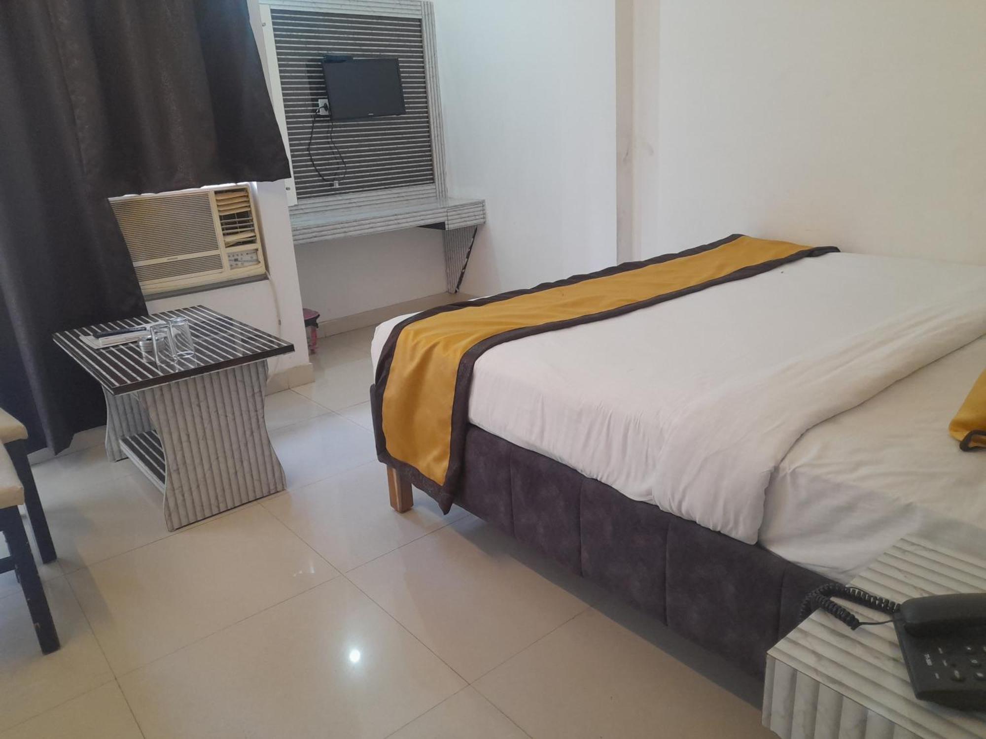 Hotel Global Inn -1 Km From Railway Station - Lift Food And Free Parking Lucknow Buitenkant foto
