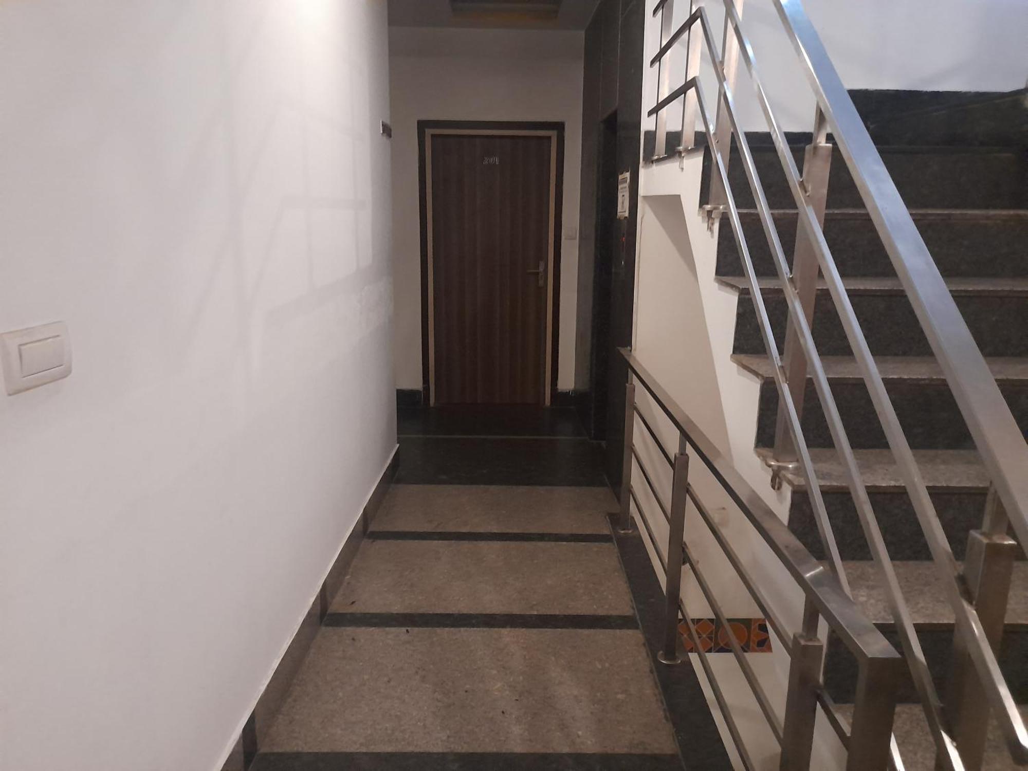 Hotel Global Inn -1 Km From Railway Station - Lift Food And Free Parking Lucknow Buitenkant foto