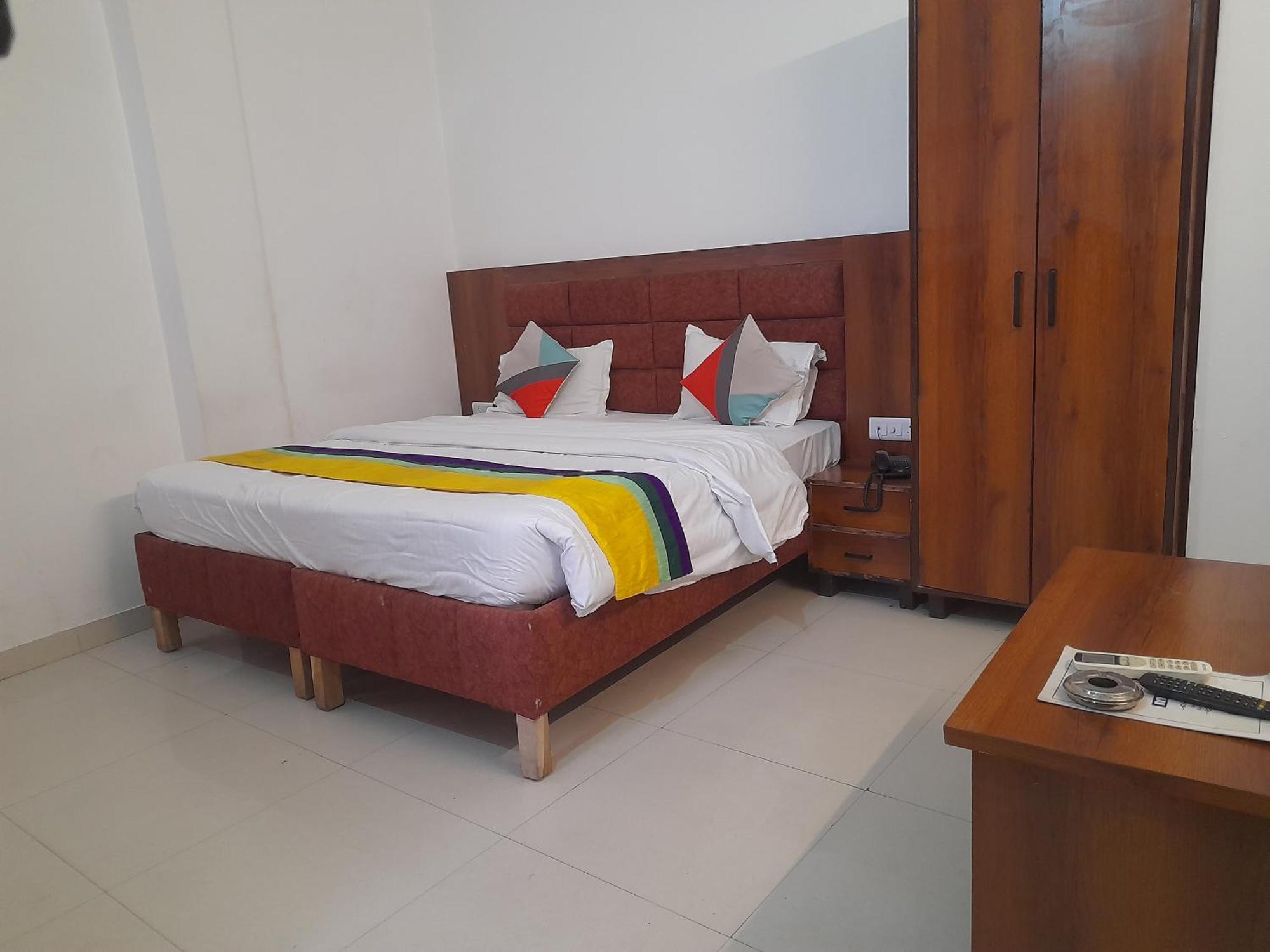 Hotel Global Inn -1 Km From Railway Station - Lift Food And Free Parking Lucknow Buitenkant foto