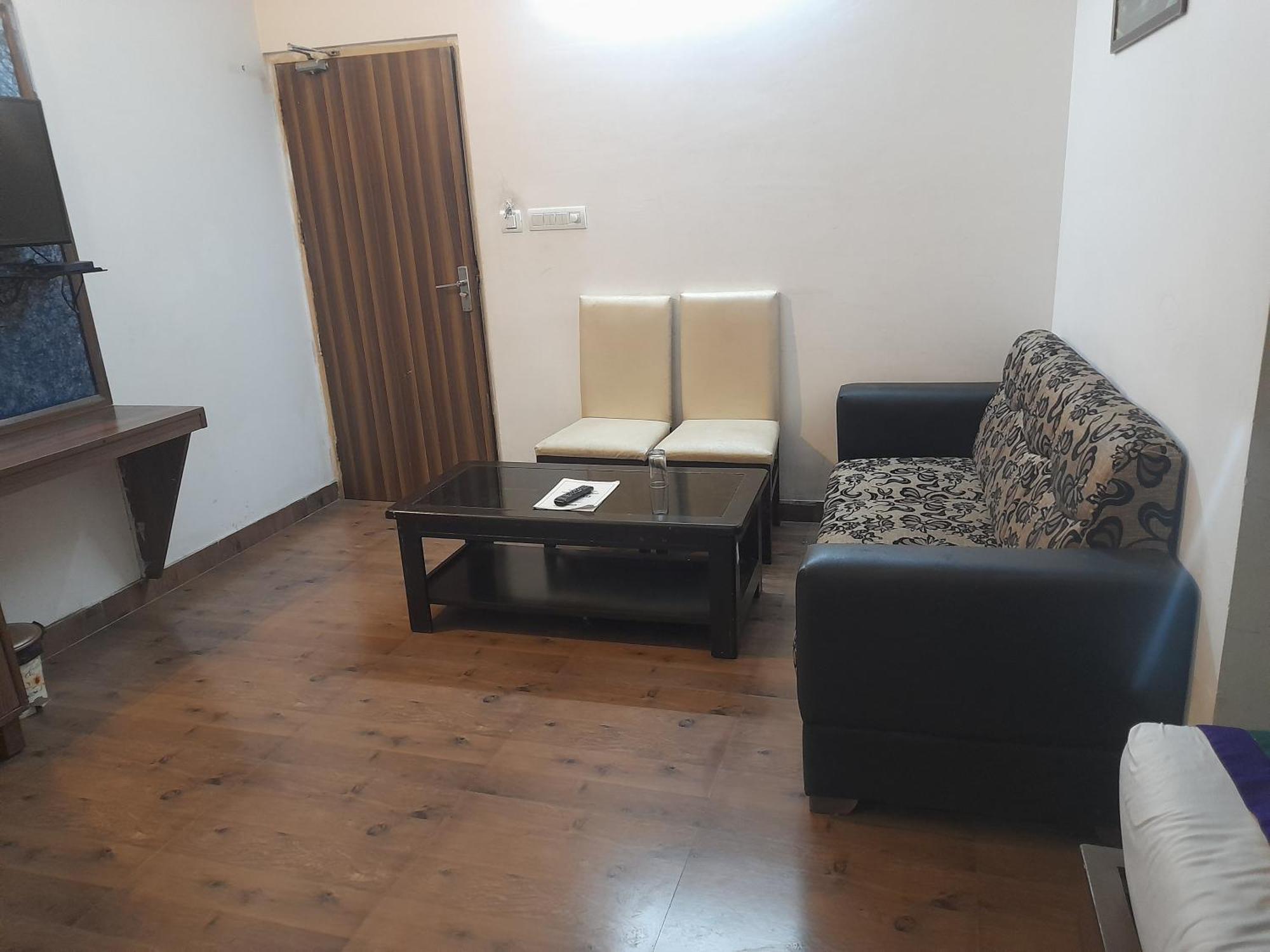 Hotel Global Inn -1 Km From Railway Station - Lift Food And Free Parking Lucknow Buitenkant foto