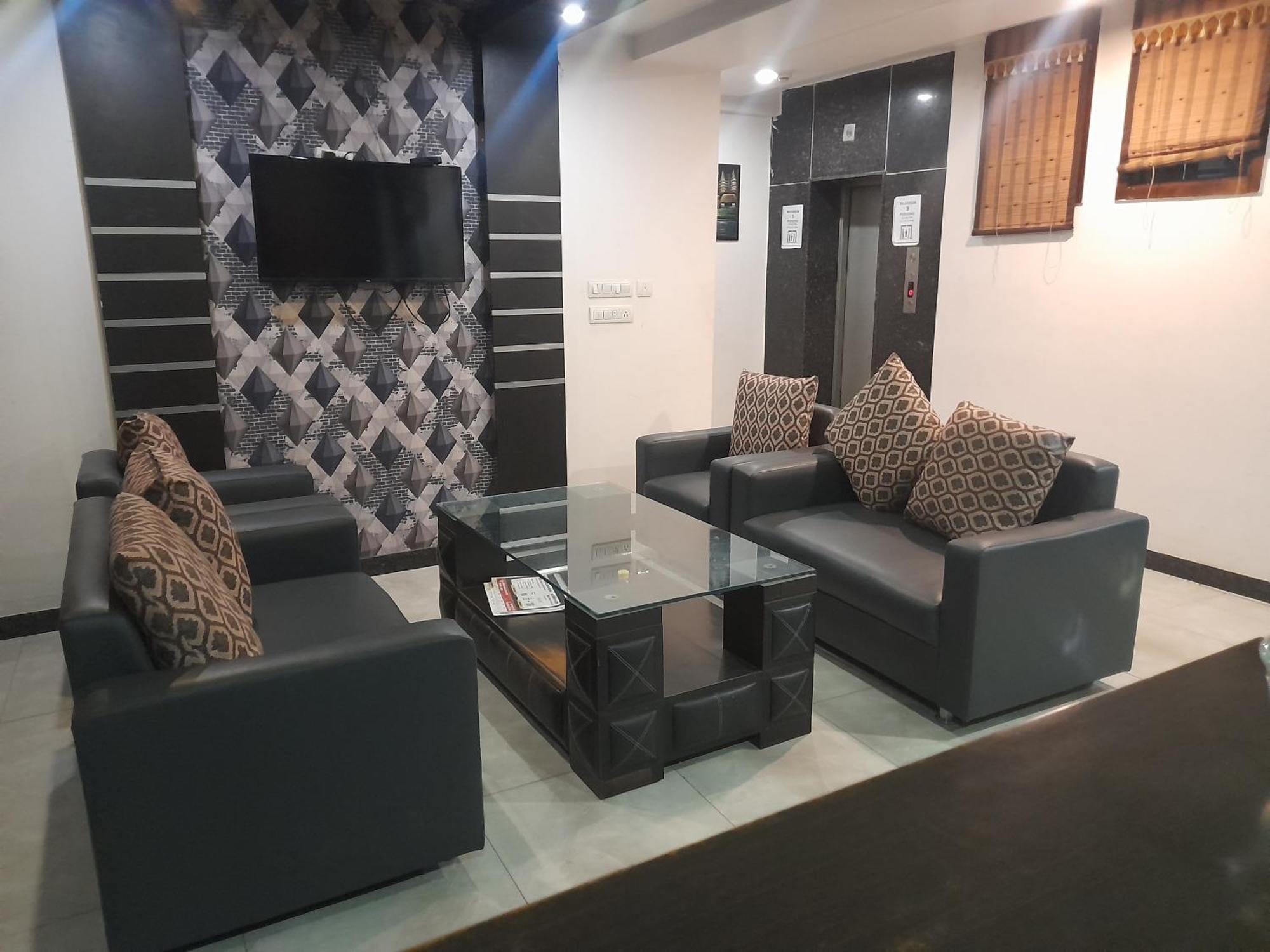 Hotel Global Inn -1 Km From Railway Station - Lift Food And Free Parking Lucknow Buitenkant foto