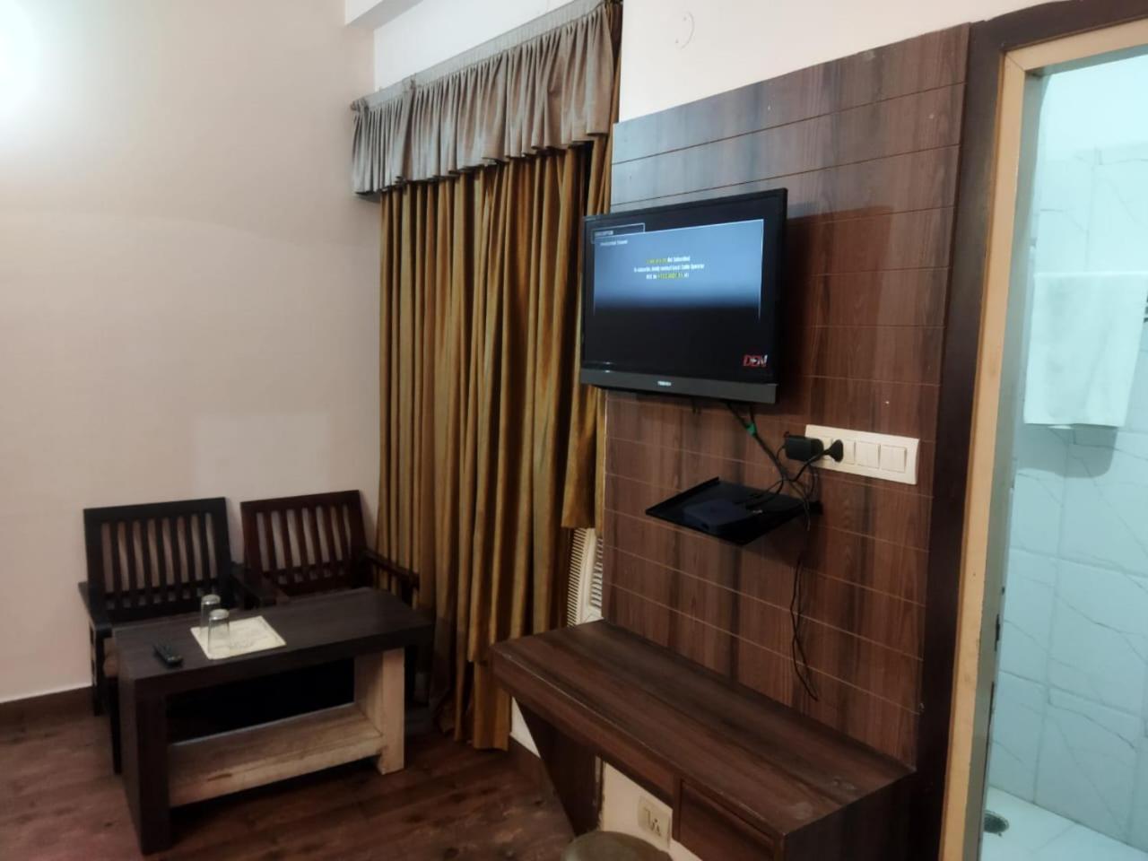 Hotel Global Inn -1 Km From Railway Station - Lift Food And Free Parking Lucknow Buitenkant foto